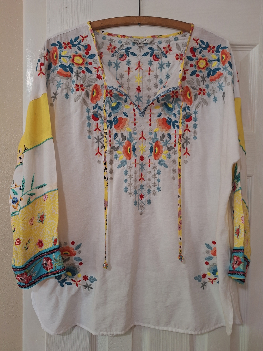 John Mark Boho-style embroidered floral tunic blouse Size M